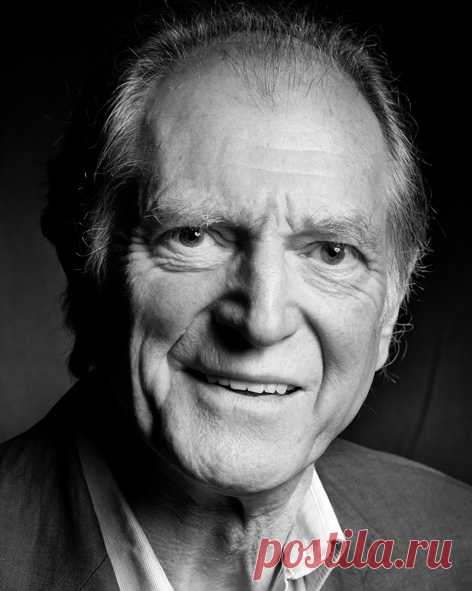 Дэвид Брэдли (David Bradley)
-  17 апреля, 1942