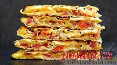 Лаваш с сыром, колбасой, помидорами и яйцами - Готовим дома - медиаплатформа МирТесен Иногда мы голову ломаем, что приготовить на завтрак. Этот рецепт выручит в таких ситуациях. Очень быстрый и вкусный завтрак за 15 минут вместе с приготовлением, а в результате получается настоящая вкуснятина из лаваша с сыром, колбасой, помидорами и яйцами. Ингредиенты: Лаваш тонкий — 1 большой