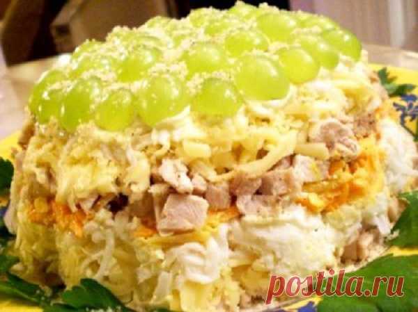 Салат слоеный с курицей и виноградом — лучший вариант для праздника 

Вкусно и красиво!



 

Ингредиенты:
куриное филе — 400 граммяйцо — 4-5 штукморковь — 1-2 штукисыр — 200 грамммайонезвиноградгрецкие орехи — 50 грамм
Приготовление:
Салат выкладываем слоями, смазыва…
