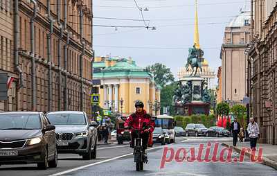 Нилов поддержал запрет на работу мигрантов курьерами в Петербурге. Глава комитета Госдумы по труду, социальной политике и делам ветеранов посоветовал другим регионам задуматься о подобном ограничении
