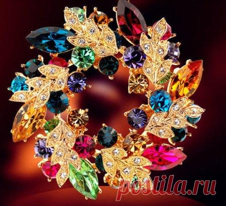 НОСИТЕ УКРАШЕНИЯ ИЗ КАМНЕЙ.