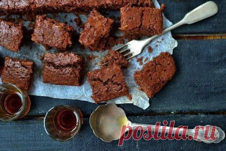 ДЖАФФА БИСКВИТ от Джейми Оливера.

Как-то сразу я на этот пирог в летнем номере"Джейми" не особо обратила внимание, а зря. Хотя может и не зря,потому что он как-раз не летний, осенне-зимний вариант скорее.Почему? Потому-то пряно-апельсиновый вкус сразу навевает мысли о глинтвейне,Новом Годе и всем таком.Пирог не побоюсь этого слова,роскошнейший! При этом простейший как пять копеек в приготовлении и довольно таки бюджетный,при наличии дома определенного набора пряностей. И ...