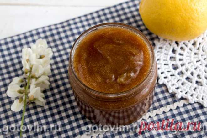 Варенье из ревеня с лимоном и имбирем. Рецепт с фото Рецепт варенья из ревеня с лимоном или апельсином - удачный вариант разнообразить сладкие заготовки на зиму. Сочные стебли ревеня можно собирать на протяжении всех весенних и летних месяцев. Выбирая только свежее и молодое сырье (без грубых волокон и повреждений), вы сможете приготовить ароматный ревеневый джем или варенье. Для обогащения вкуса варенья можно использовать сок не только сок лимона, но и апельсина или лайма...