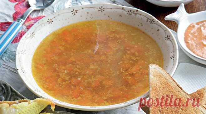 Мы назвали этот дивный суп буйабесом не по-марсельски вот почему. Хотя по преданию bouillabaisse marseillaise произошел действительно из Марселя – рыболовной Мекки Франции, очень скоро он распространился по всему Лазурному берегу, а затем и по всей Франции. Но так как в самом Марселе буйабес уже давно превратился в туристический аттракцион, есть его надо в любом другом месте. И этим местом может стать ваша кухня