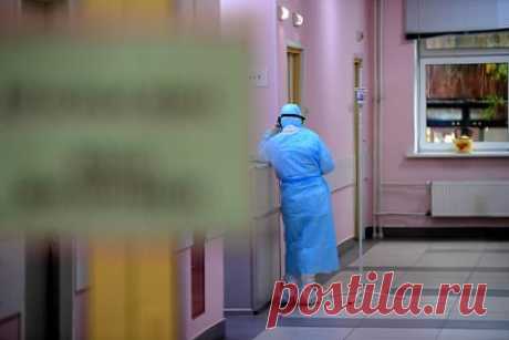 Врачей больницы в России обвинили в игнорировании стонавшей всю ночь пенсионерки. В Ярославле пациентка Клинической больницы № 9 обвинила врачей в том, что они всю ночь игнорировали стонавшую и просившую воды пенсионерку. По словам россиянки, за ночь к ее пожилой соседки по палате не подошел ни один медик. Беременной женщине пришлось самостоятельно носить пациентке воду.