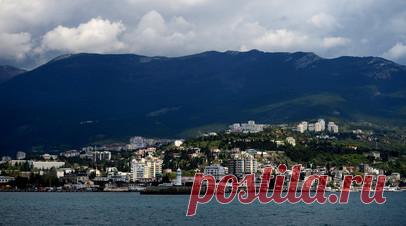 «Попытка киевского режима совершить террористическую атаку»: ночью возле Крыма и Туапсе сбиты два украинских БПЛА. Над акваторией Чёрного моря вблизи юго-восточного побережья Крымского полуострова и в Туапсинском районе Краснодарского края в ночь на 22 сентября уничтожены два украинских БПЛА самолётного типа, сообщили в Минобороны РФ. Накануне дежурные средства ПВО уничтожили над территорией Крыма, Курской, Белгородской и Орловской областей 22 дрона, запущенные войсками киевского режима.…