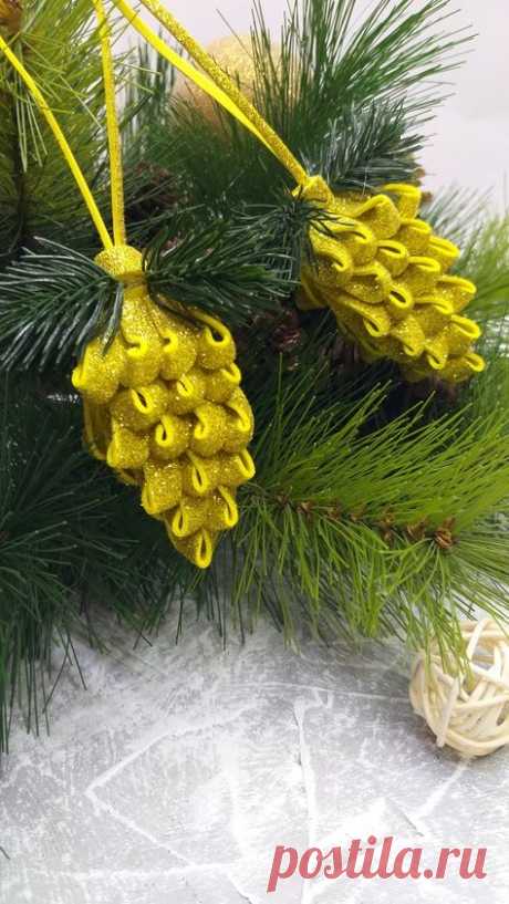 Create your own sparkling Christmas decorations with these DIY glitter foam pinecones! 🎄✨ This easy step-by-step tutorial shows you how to make beautiful handmade ornaments perfect for your tree, holiday table, or festive arrangements. Whether you're a beginner or a crafting pro, these glittery pinecones are a fun and creative project to add some holiday magic to your home. 🖌️🎁

Pin this now and start crafting your unique Christmas decor! 🛠️✨
