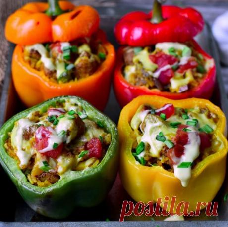 Фаршированный перец с грибами и рисом⠀