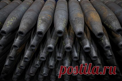 На Украине предложили развернуть производство боеприпасов под землей. Украина может наладить массовый выпуск снарядов, развернув производство в подземных хранилищах, заявил советник главы МВД Украины Антон Геращенко. Он отметил, что производство следует «разнести»: например, в одном городе изготавливать корпуса, в другом — детонаторы, в третьем снаряжать взрывчатку.
