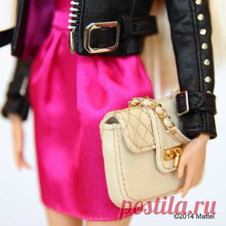 Публикация Barbie® в Instagram • Окт 15 2014 в 5:17 UTC 26.3 тыс. отметок «Нравится», 165 комментариев — Barbie® (@barbiestyle) в Instagram: «Think pink! Accessorizing one of my all-time favorite dresses 💗 #barbie #barbiestyle»