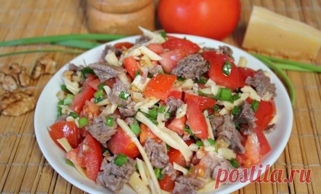 ​Салат с говядиной, сыром и грецкими орехами — Sloosh – кулинарные рецепты
