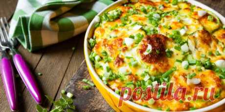 10 запеканок из кабачков с сыром, фаршем, помидорами и не только - Лайфхакер