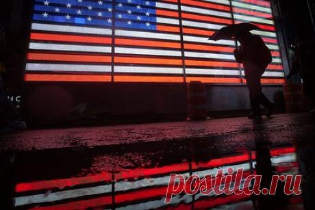 В США рассказали о жестокой цензуре в стране. Американский политолог Джон Вароли рассказал о жестокой цензуре в США. Об этом сообщает Telegram-канал РЕН ТВ. Он отметил, что 99 процентов информационного пространства в США находится под контролем правящего класса и Белого дома. Политики не дают жителям узнать информацию, которая отличается от пропаганды.