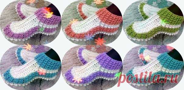 Следочки спицами. 

1) Набрать нужное количество петель,тапочки вязать сверху. 
Вяжем рисунком :1-й ряд: (лиц. сторона) Нитью А, 1 лиц. п. * 1 снятая изн. п., 1 лиц. п., повт. от * до конца ряда. 
2-й ряд: 1 лиц. п., * нить перед изделием, 1 снятая изн. п., нить за изделием, 1 лиц. п., повт. от* до конца ряда. 
3-й ряд: Нитью Б, 2 лиц. п., * 1 снятая изн. п., 1 лиц. п., повт. от * до поел, п., 1 лиц. п. 
4-й ряд: 2 лиц. п., * нить перед изделием, 1 снятая изн. п., нить за ...