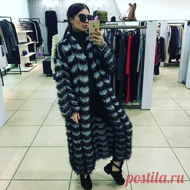 На Алёне наш мегастильный, сумасшедший карди из итальянских ниток ручной работы☝ЭКСКЛЮЗИВ🔝🔝🔝Разработка данной модели велась не один месяц но мы сделали это💪🏻 💕Изделие в одном экземпляре🔝 Цена по запросу.