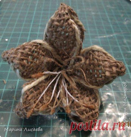 Цветы из мешковины в стиле Эко