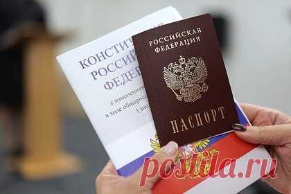 Москалькова предложила давать гражданство РФ рожденным за границей детям россиян. Уполномоченный по правам человека Татьяна Москалькова предложила давать гражданство России рожденным за границей детям россиян. По задумке омбудсмена, ребенку предлагается предоставлять гражданство России по рождению, если на день его рождения один из родителей имел российский паспорт, независимо от места рождения.