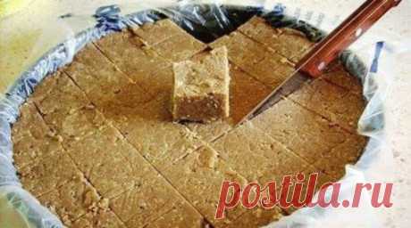 Вкусная, Халва домашняя!  Реально просто! Попробуй и сравни с покупным, больше не будешь покупать!


Ингредиенты

2 стакана очищенных семечек
1,5 стакана муки
1 стакан сахара
0,5 стакана воды
150 мл подсолнечного масла

Приго…