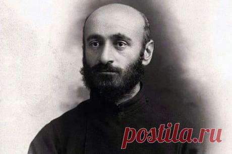 Այն ազգը, որը ծնել է ինձ ու ինձ նման մարդկանց, միշտ էլ կծնի նորերին։ Միշտ կթվա, թե ազգը կործանման եզրին է հայտնվել, բայց կգա մեկը, ով պետք է, և նա կփրկի իրավիճակը․․․
Կոմիտաս