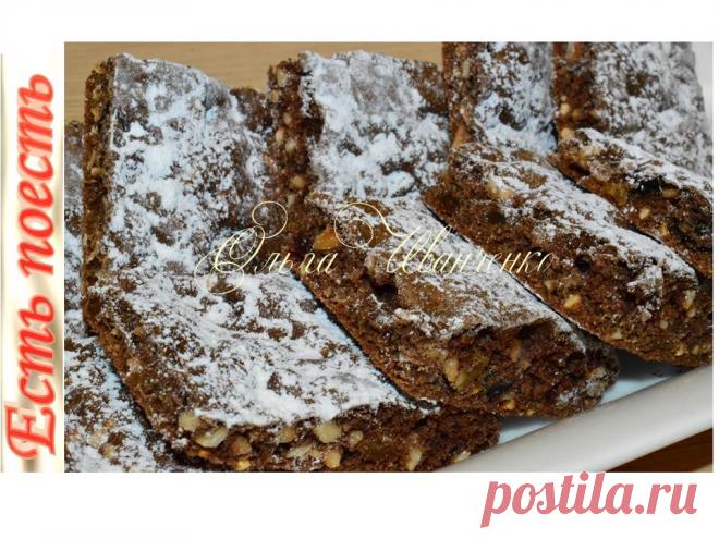 Мазурка - рецепт очень вкусной и быстрой выпечки из польской кухни. Отличается большим количеством орехов и сухофруктов. Вариантов приготовления Мазурки существует много. Я предлагаю значительно уменьшить количество сахара, относительно традиционных рецептов и добавить шоколадную нотку.