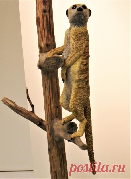 Скульптура Наблюдатель смонтирована на подставке из высушенного дерева. Размер скульптуры 50 см. Находится в коллекции автора. Выставлена на продажу. Цена 40000 руб.