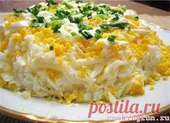 Салат из сайры под сыром 
	Вкусный, красивый, простой в приготовлении салат из сайры под сыром дополнит ваш стол на закуску в праздник или будни.


		1 банка консервированной сайры в масле,
	
		200 гр. сыра,
	
		1 яйцо,
	
		1…