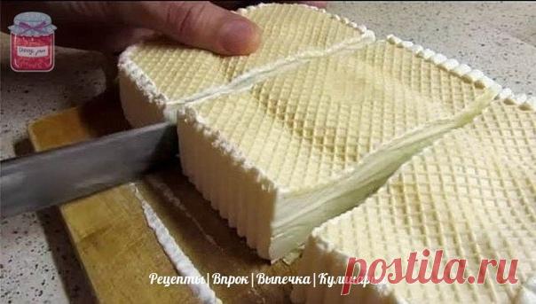 Вкуснейший пломбир своими руками!
Рецепт простого пломбира настолько вкусен, что вы будете приятно удивлены, что можно самостоятельно в домашних условиях сделать такую вкуснотищу. Вечером, после длинного рабочего дня, что может быть лучше скушать порцию вкуснейшего мороженого? Он как-будто из детства. Вы сразу вспомните этот незабываемый, нежный вкус.

Ингредиенты:
Сгущенка 200г;
Сливки 500мл. 33%;

Рецепт простого пломбира:
Для начала нам надо примерно на полчаса поместит...