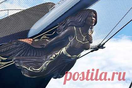 На яхте Безоса за 40 миллиардов рублей заметили неожиданную деталь. Журналисты Page Six заметили неожиданную деталь на суперъяхте американского предпринимателя Джеффа Безоса. Выяснилось, что на носу судна под названием Koru стоимостью 500 миллионов долларов (40 миллиардов рублей) дизайнеры расположили скульптуру в виде бюста возлюбленной бизнесмена, репортерши Лорен Санчес.