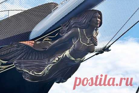 На яхте Безоса за 40 миллиардов рублей заметили неожиданную деталь. Журналисты Page Six заметили неожиданную деталь на суперъяхте американского предпринимателя Джеффа Безоса. Выяснилось, что на носу судна под названием Koru стоимостью 500 миллионов долларов (40 миллиардов рублей) дизайнеры расположили скульптуру в виде бюста возлюбленной бизнесмена, репортерши Лорен Санчес.