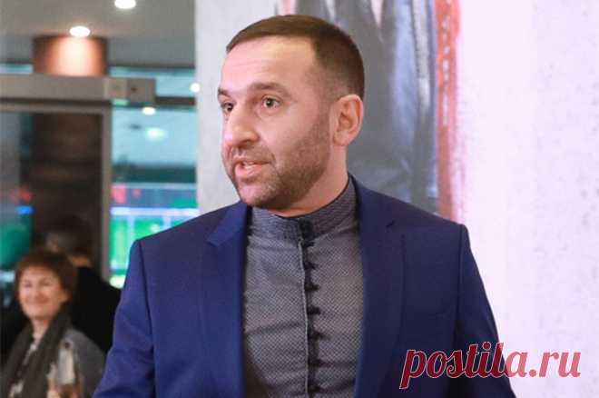 «Потуги Смольянинова выглядят смешно». Фидаров оценил угрозы экс-коллеги. «Осетинский пирог на американский не променяю», — заявил в разговоре с aif.ru актер, министр культуры Северной Осетии Сослан Фидаров. И рассказал, как относится к словам иноагента Артура Смольянинова*.