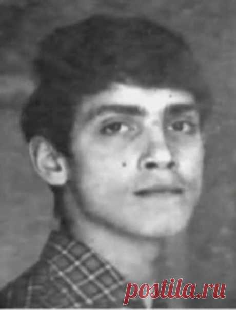 «Если я прекращу движение, моей жизни не будет». Как жил Валерий Гаркалин. Народный артист России Валерий Гаркалин, сыгравший десятки ролей в кино и театре, умер в возрасте 67 лет. В начале октября его госпитализировали с COVID-19. Творческий путь актера — в материале РБК