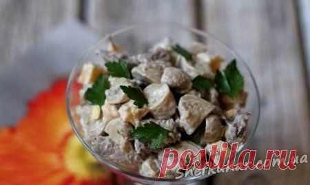 Салат з маринованими печерицями. Як приготувати салат.