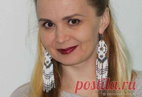 Плетем серьги «Снегурочка» в технике макраме Со слов автора. Хочу предложить вашему вниманию мастер-класс по изготовлению нарядных серёжек в технике макраме «Снегурочка».Материалы:1.Синтетическая нить;2. Бисер, бусинки;3. Фурнитурные колечки — 2...