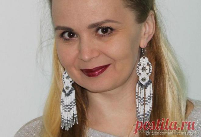 Плетем серьги «Снегурочка» в технике макраме Со слов автора. Хочу предложить вашему вниманию мастер-класс по изготовлению нарядных серёжек в технике макраме «Снегурочка».Материалы:1.Синтетическая нить;2. Бисер, бусинки;3. Фурнитурные колечки — 2...