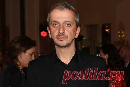 Муж Ксении Собчак назвал лучшие качества жены. Муж телеведущей Ксении Собчак, театральный режиссер Константин Богомолов в интервью Ирине Безруковой на YouTube-канале «Начало» рассказал о недоверии супруге и об эмоциональности в их отношениях. Помимо этого, художественный руководитель Театра на Малой Бронной перечислил лучшие качества Собчак.