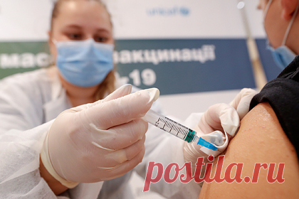 Доказано преимущество вакцин перед перенесенным COVID-19. Специалисты Центров по контролю и профилактике заболеваний США доказали, что РНК-вакцины, такие как Pfizer или Moderna, против коронавируса обеспечивают значительно более высокий иммунитет, чем перенесенная инфекция. Исследователи проанализировали данные о госпитализации около семи тысяч человек.