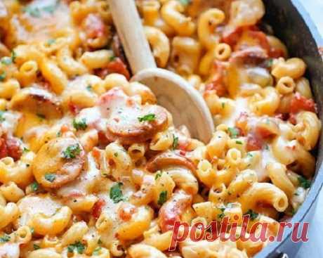 Макароны с колбасой и сыром