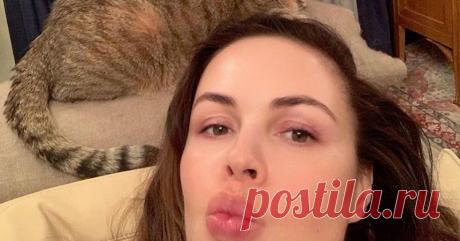 Екатерина Андреева сняла макияж и показала простые упражнения для овала лица: «Шевелите ушами — будет держаться» Телеведущая Екатерина Андреева делится секретами красоты и демонстрирует фото без макияжа.