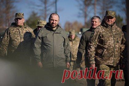 В ДНР заметили углубление раскола между Зеленским и Залужным. Раскол между президентом Украины Владимиром Зеленским и главнокомандующим украинскими войсками Валерием Залужным становится все глубже. Увеличение разногласий заметил советник главы ДНР Ян Гагин. Он также упомянул заявления Залужного о необходимости сворачивать украинское контрнаступление.