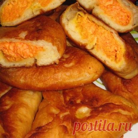 Пирожки с морковной начинкой и беляши с мясом и шанежки ,из одного теста.