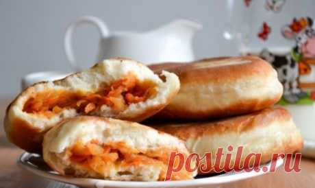 Пирожки на кефире жареные на сковороде - Вкусные идеи Пирожки на кефире, жареные на сковороде — очень вкусное и быстрое мучное изделие, приготовленное в домашних условиях. Пирожки могут быть приготовлены как