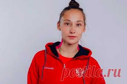 Сборную России по хоккею пристыдили за отказ лететь с другими олимпийцами. Российская прыгунья с трамплина Ирина Аввакумова прокомментировала отказ сборной России по хоккею лететь общим рейсом в Пекин с другими олимпийцами. Откуда тут столько понтов, непонятно. Неправильно это. Окей, ты в хоккей играешь. Ну а кто-то на лыжах бегает. Почему им такие привилегии», — заявила она.