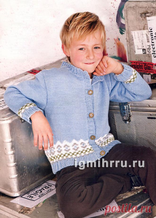 Для мальчика 3-9 лет. Легкий жакет с жаккардовыми бордюрами. Вязание спицами для мальчиков
