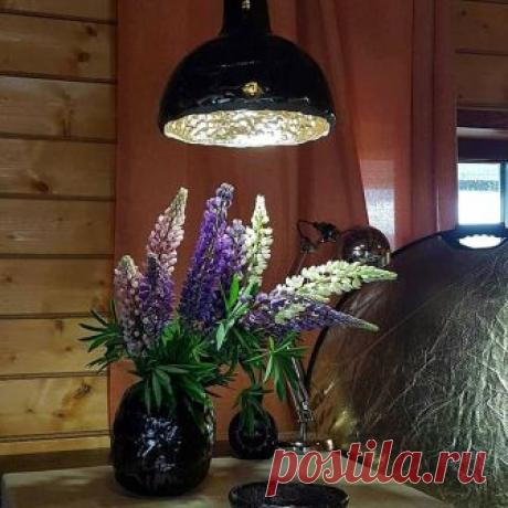 Still life with lupines.
Lamp, vase and plates- black and white chamotte clay.
Designer @oxana_tsymbalova
#blackceramics #blackclaylamp #blackclayvase #blackclaybowl #blackclayplate #blackclayceramic #ceramiclamp #blackceramiclamp