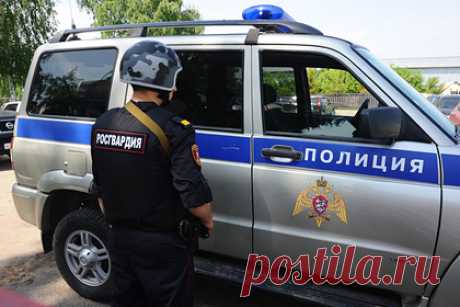 Подозреваемый в нападении на отдел полиции в Лисках заминировал свой дом. Дом 54-летнего жителя воронежского села Волчанское, подозреваемого в нападении на отдел полиции в Лисках, оказался заминирован, туда вызваны взрывотехники. Оперативники поздним вечером 16 сентября установили личность подозреваемого и пришли к нему домой, но во время обыска обнаружили, что часть комнат заминирована.