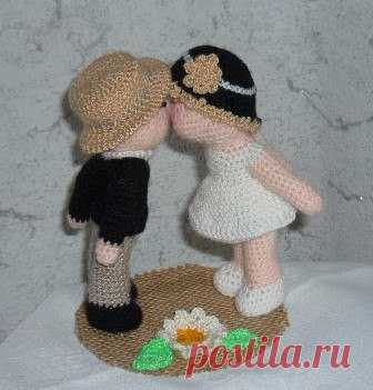 Целующаяся парочка. Перевод - Веры Изгребиной