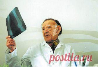 Диета известного хирурга профессора Углова, дожившего до 104 лет! Федор Григорьевич Углов — знаменитый хирург, который получил невероятную популярность благодаря написанию книг на медицинскую тематику. Известный профессор дожил до 104 лет! Секретом своего долголетия он считал правильную организацию режима питания...