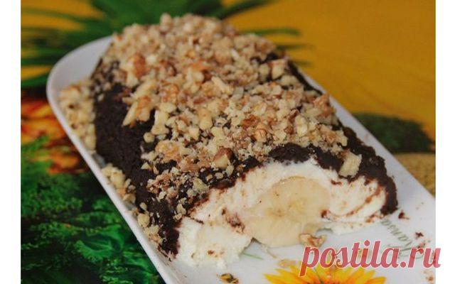 Банан под шубой - десерт, который тает во рту.