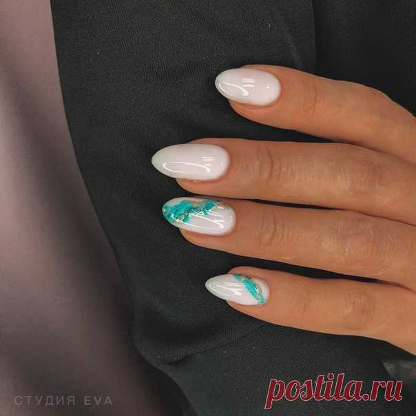 Запись на стене Прайс на маникюр 💅🏻 ✨Женский-от 250р / мужской от 300р✨Гель лак 650р✨Укрепление ногтей 700р✨Коррекция 800р✨Наращивание ногтей 1100рДизайн оплачивается отдельно 😇