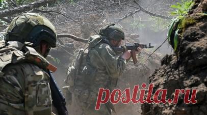 «Оперативно и безопасно»: какая техника применяется для повышения эффективности штурмовых действий ВС РФ. Применение мотоциклов и квадроциклов помогло освободить Старомайорское и занять крупные опорные пункты на Угледарском направлении, сообщили в Минобороны РФ. Такая техника позволяет штурмовым группам быстро преодолевать участки открытой местности и заставать противника врасплох. В военном ведомстве главным преимуществом мототранспорта называют его высокую манёвренность. Также в зоне СВО…